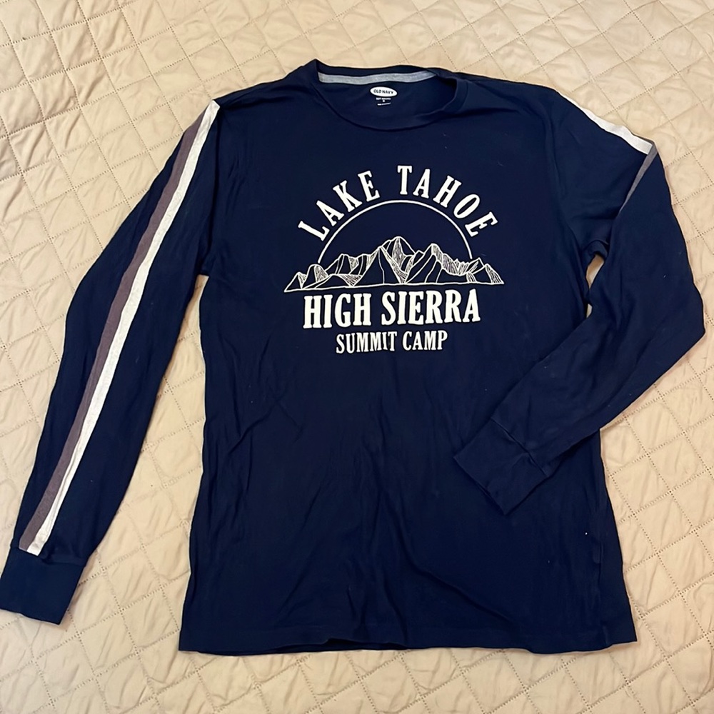 Old Navy long sleeve tee in very good condition